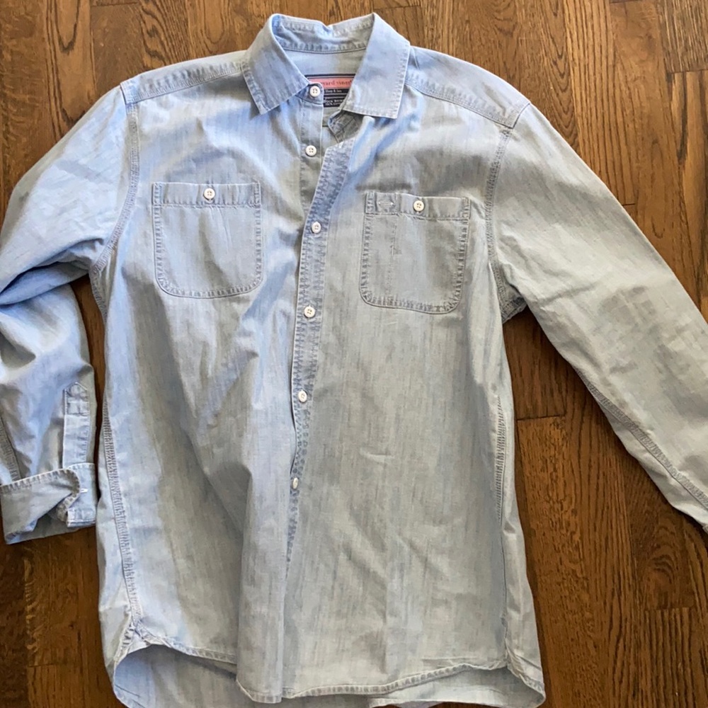 Men’s Vineyard Vines jean material shirt